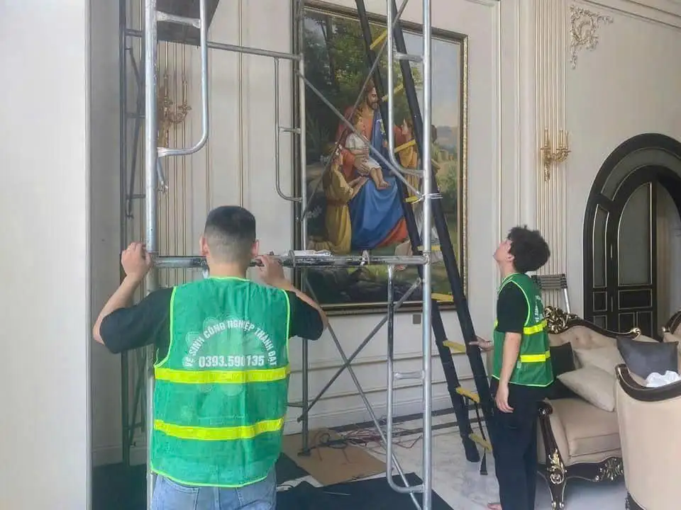 Chuyên cung cấp các dịch vụ vệ sinh công nghiệp